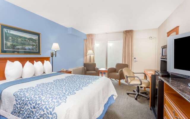 Days Inn by Wyndham Cedar Falls- University Plaza
