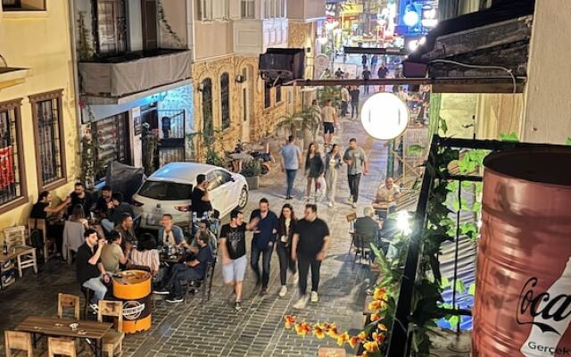 Callisto Pub & Kitchen & Hotel