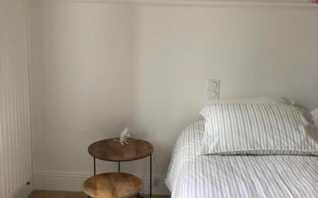 Chambre indépendante au Manoir de la Célinais côté jardin