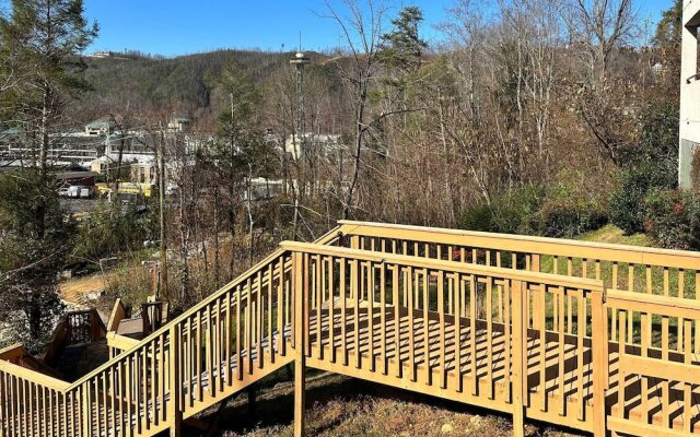 Walk Downtown! Gatlinburg Condo w/ Patio & Pool