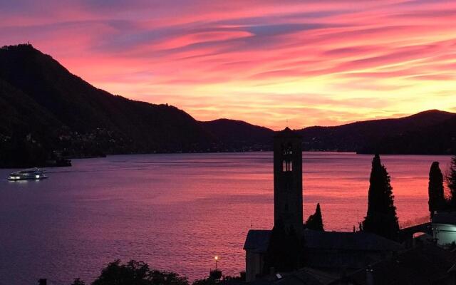 Carate 16 apartment with balcony & lake view