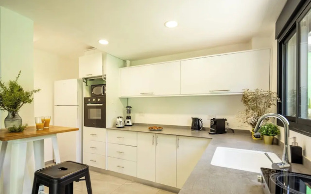Bahai Serenity Apartment by Sea N' Rent