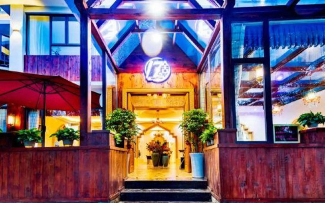 Riverside Pool Hotspring Boutique Hotel