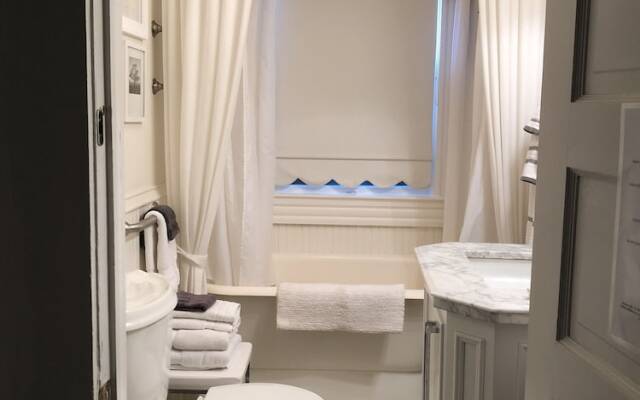 John Thomas Bed and Bath