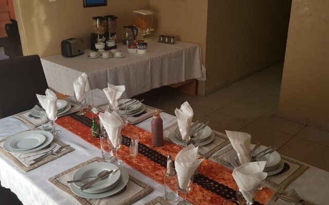 Ekuthuleni Guest house vosloorus