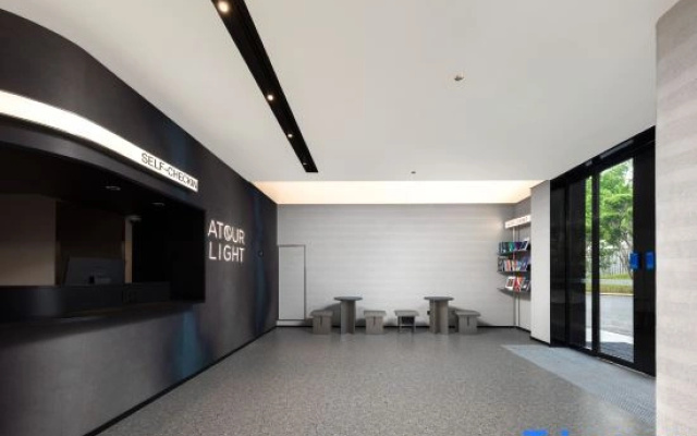 Shanghai Wujiaochang Huangxing Road Subway Station Light Residence Hote