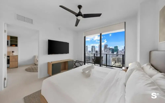 Skyline Escape Sleek 1BR with DTW Charm