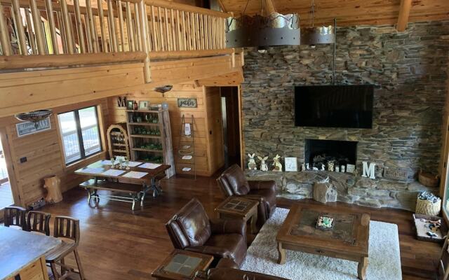 Alligator Alley Six Bedroom House