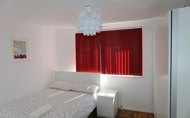 Beautiful 3 Beds House - Thamesmead