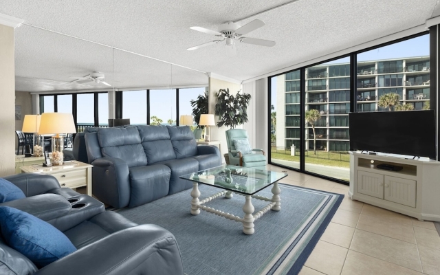 9902capquarter218cqnco - Captains Quarters 218