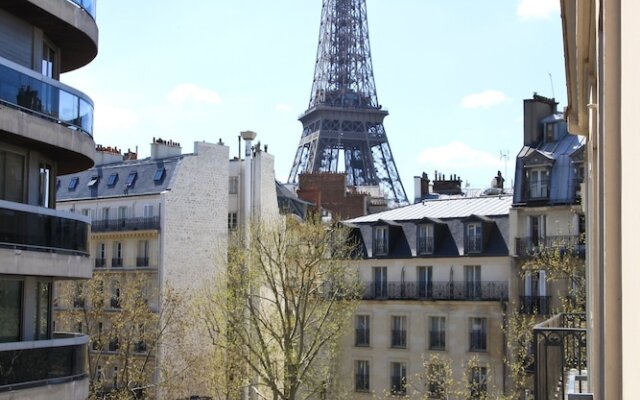 Eiffel Tower - Pont de l'Alma Apartment