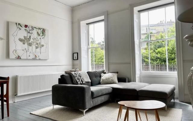 Grand & Graceful One Bed Flat in Clifton Village