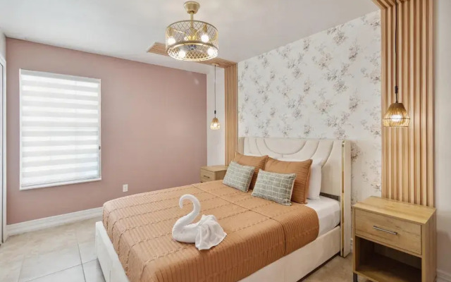 Fascinating Private Pool and Game-room, Near Disney!!