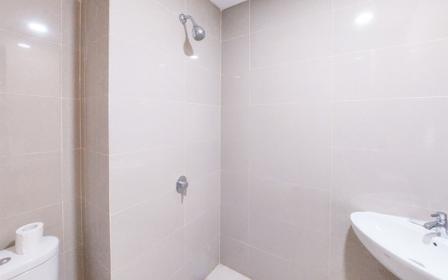 Minimalist And Homey Studio Apartment At B Residence – Bathroom – Legok