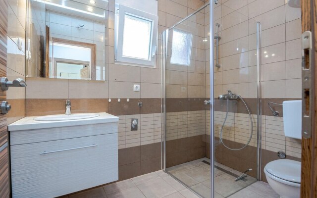 Awesome Home in Vir With 4 Bedrooms and Wifi