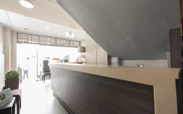 Lorenzzo Suites Hotel