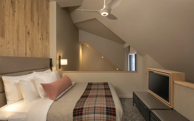 Peaks Hotel and Suites