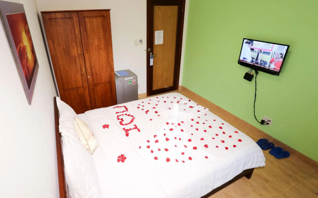 Little Gold Hotel