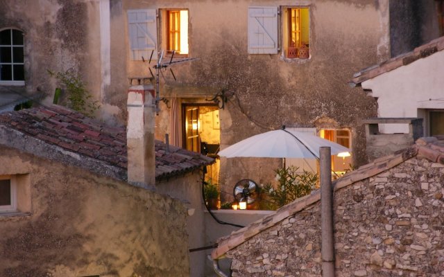 Historic Town House in Centre Vaison, Stone Throw Away From Pont Romain