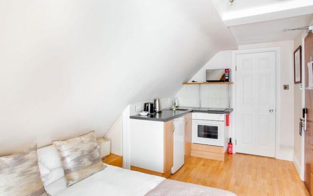 Simplistic Apartment in London Near Buckingham Palace