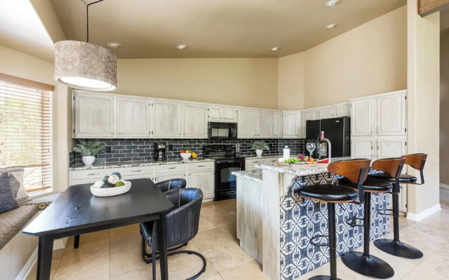 Scottsdale Oasis- Pool - Game Room - Putting Green