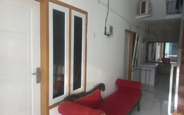 OYO 94771 White House Arafah Syariah