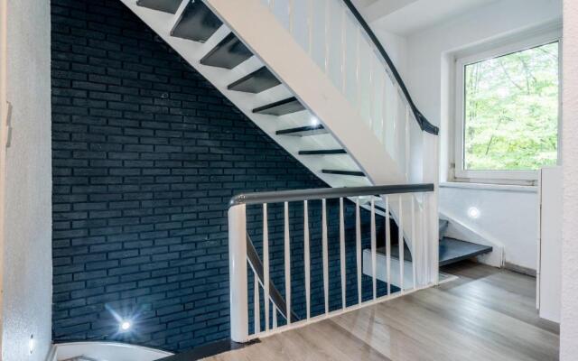 ID 7027 - Private House