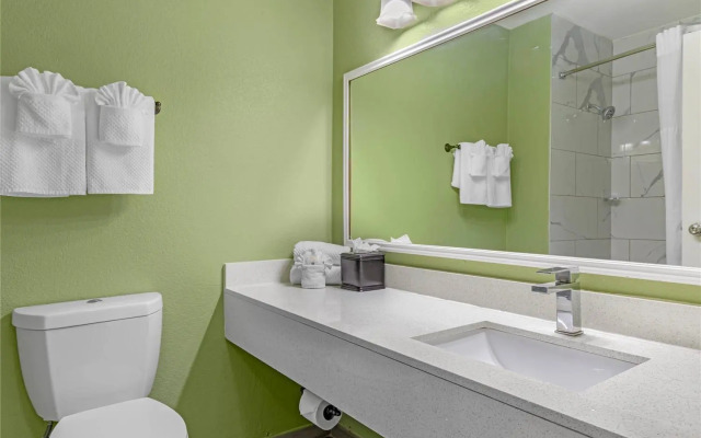 Quality Inn & Suites Plano East - Richardson