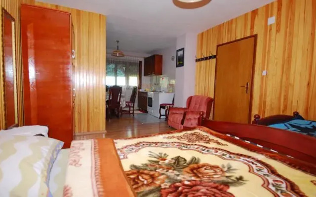 Camp Apartments Razvršje