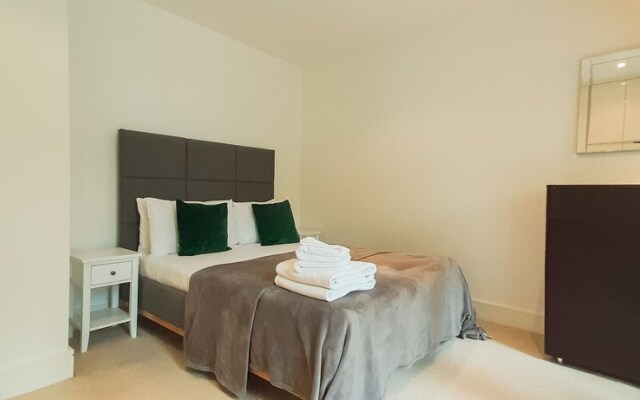 Impeccable 2-bed Apartment in London