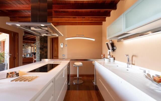 Oasis Villa with swimming pool in 4000m2 garden