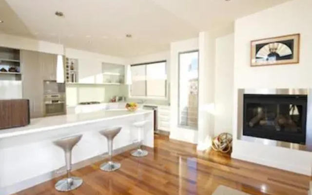 19 Glen Eagles Close