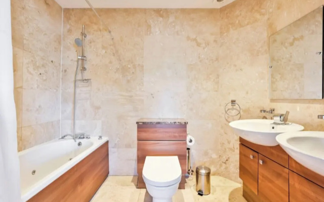 Luxury Kensington Apartment With 3 Bedrooms