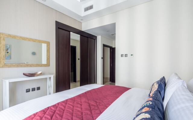 Luxuriously Elegant 2BR Apartment in Downtown Dubai