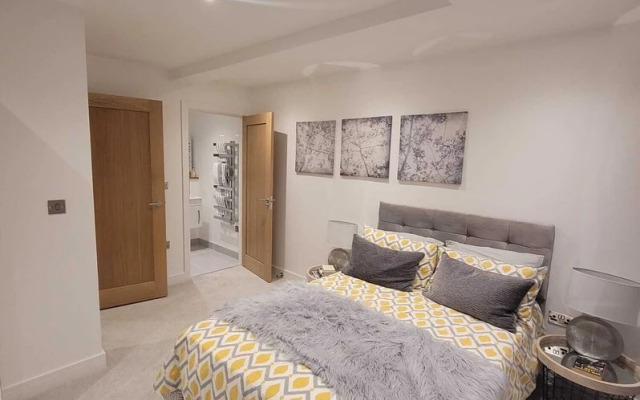 Lux 2 Bed Flat In The Heart Of Rochester