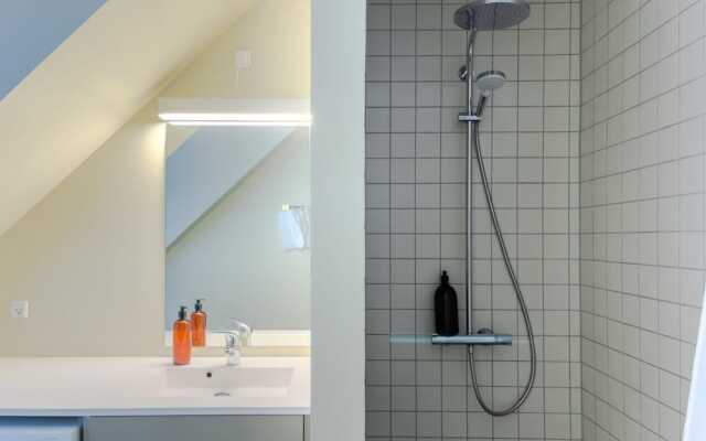 ★Central Apt · Newly Renovated · Shopping Street★