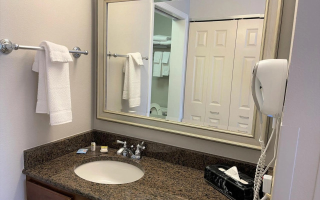 Staybridge Suites Milwaukee West-Oconomowoc by IHG