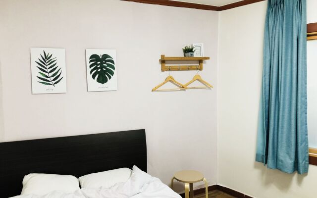 Busan Station Dante House