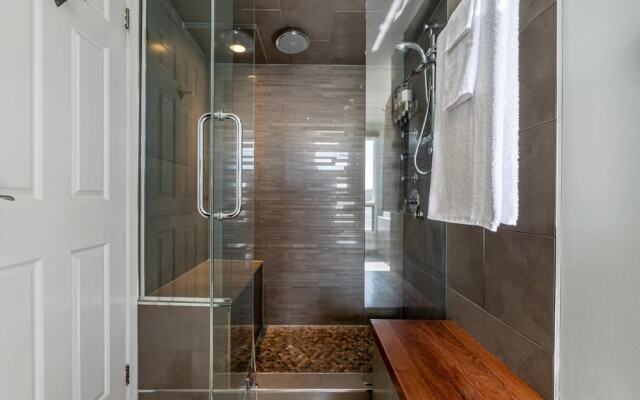 The Lost No Service Fees Penthouse Hot Tub