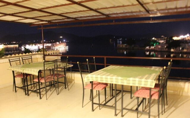 Hotel Raj Niwas