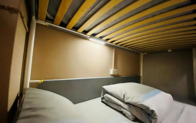 Roam Sanyi Hostel
