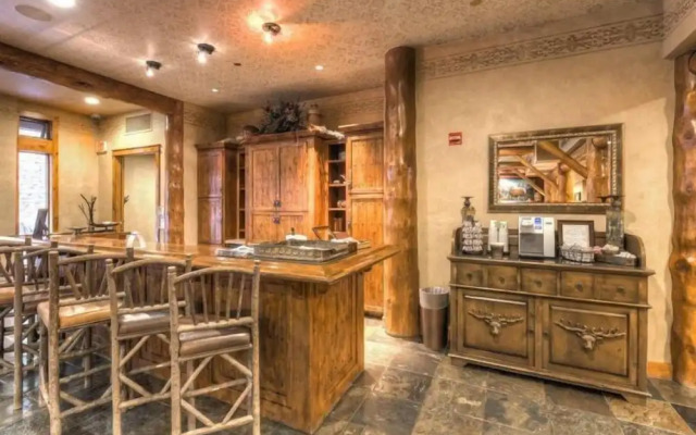 Premier 4 Bedroom Ski in, Ski out Vacation Rental at the Timbers With the Best Access to Skiing in Keystone