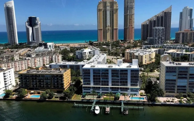 Marina Bay Club