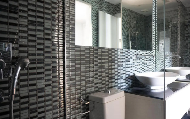The Burton Luxury 1BR in Plaka, Athens