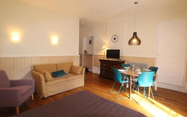 Appartement Bagnères-de-Luchon, 1 pièce, 3 personnes - FR-1-313-163