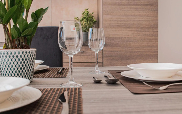 UNIQUE 2 Bedroom in AMAZING location NEAR the SEA