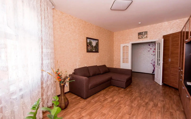 Апартаменты на улице Героев Самотлора 16