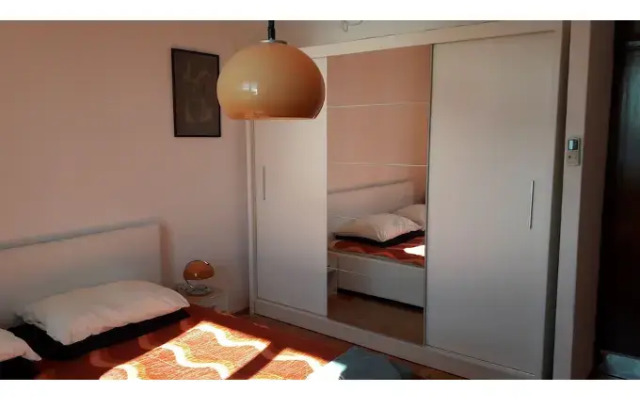 Apartment & Rooms House with Garden