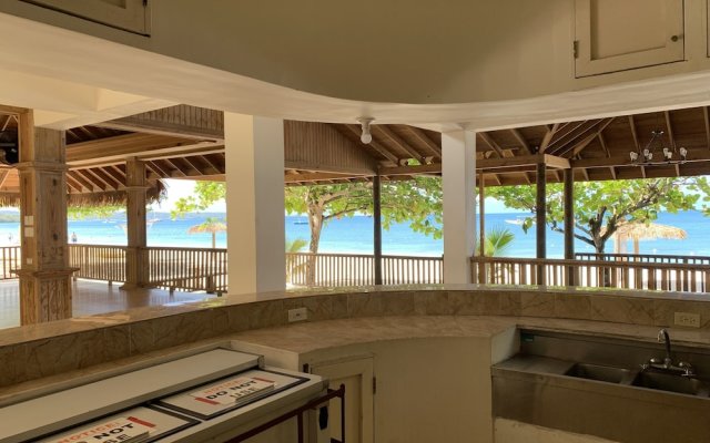 Relax In Jamaica - Enjoy 7 Miles Of White Sand Beach! 1 Bedroom Villa by RedAwning