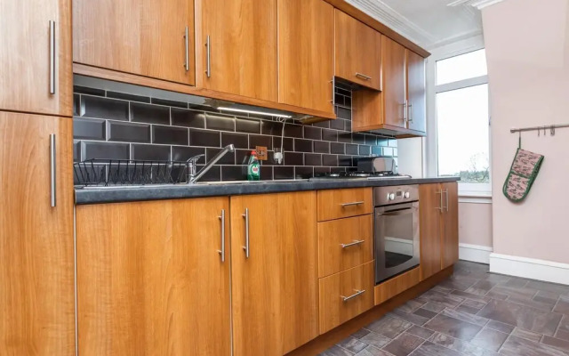 Modern Aberdeen City Apartment Free Parking